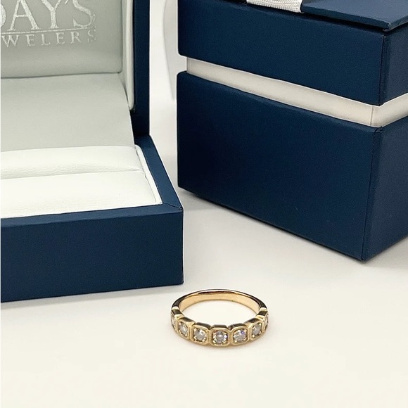 Diamond Wedding Band in 14KT Yellow Gold (1/2ct tw) - Picture 2 of 9